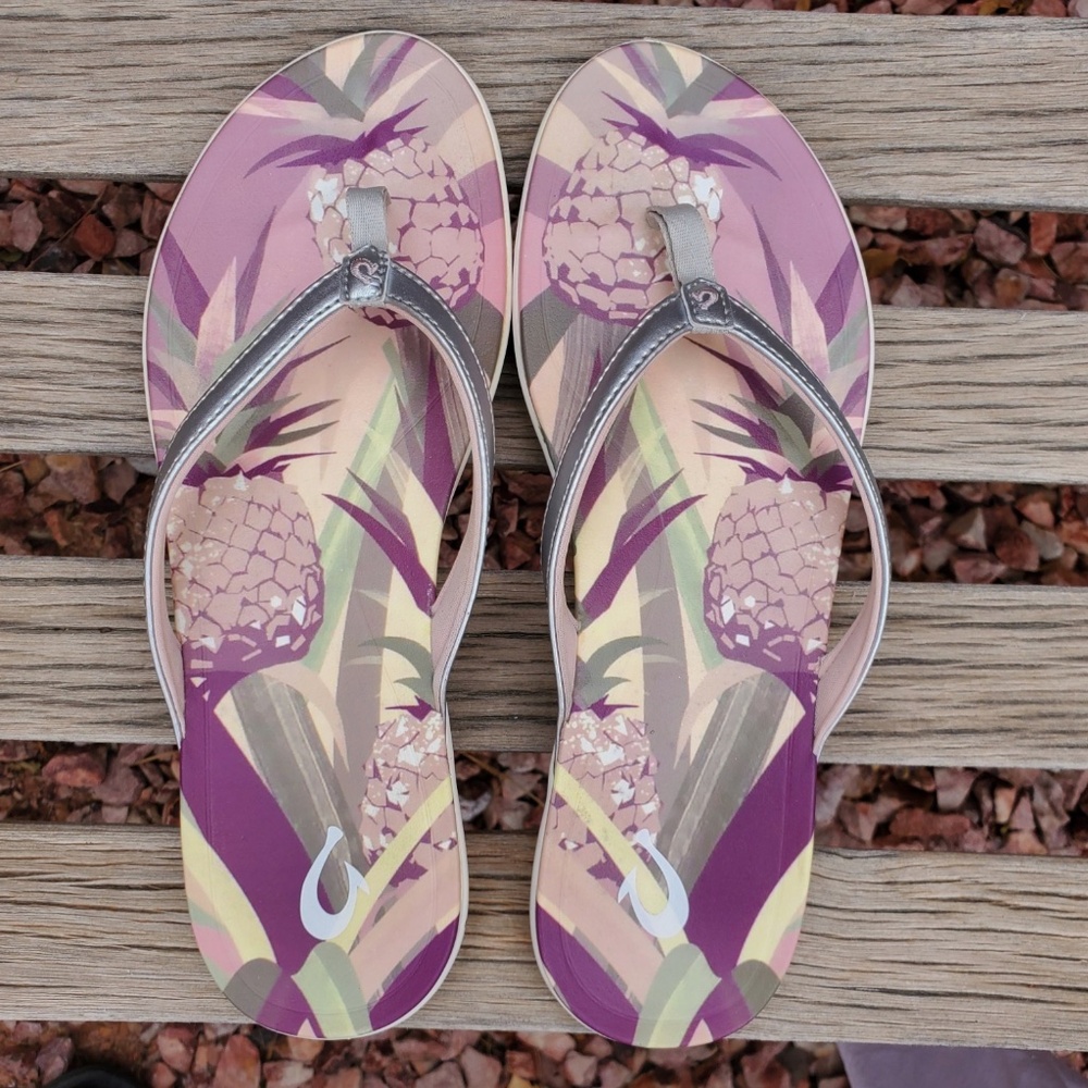 Olukai Ho'opio Hau Flip Flops Size 11 Women Silver Pineapple Sandals